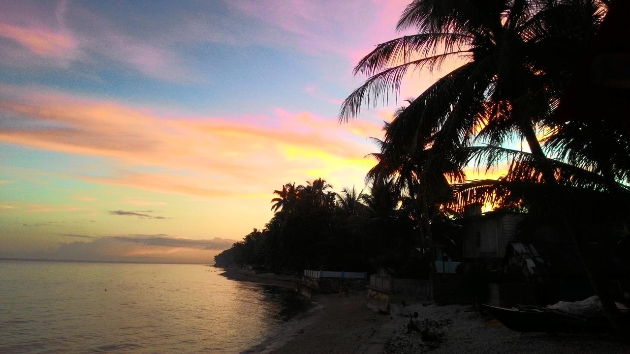 Bamboo Beachhouse Dormitory Garcia Hernandez ภายนอก รูปภาพ