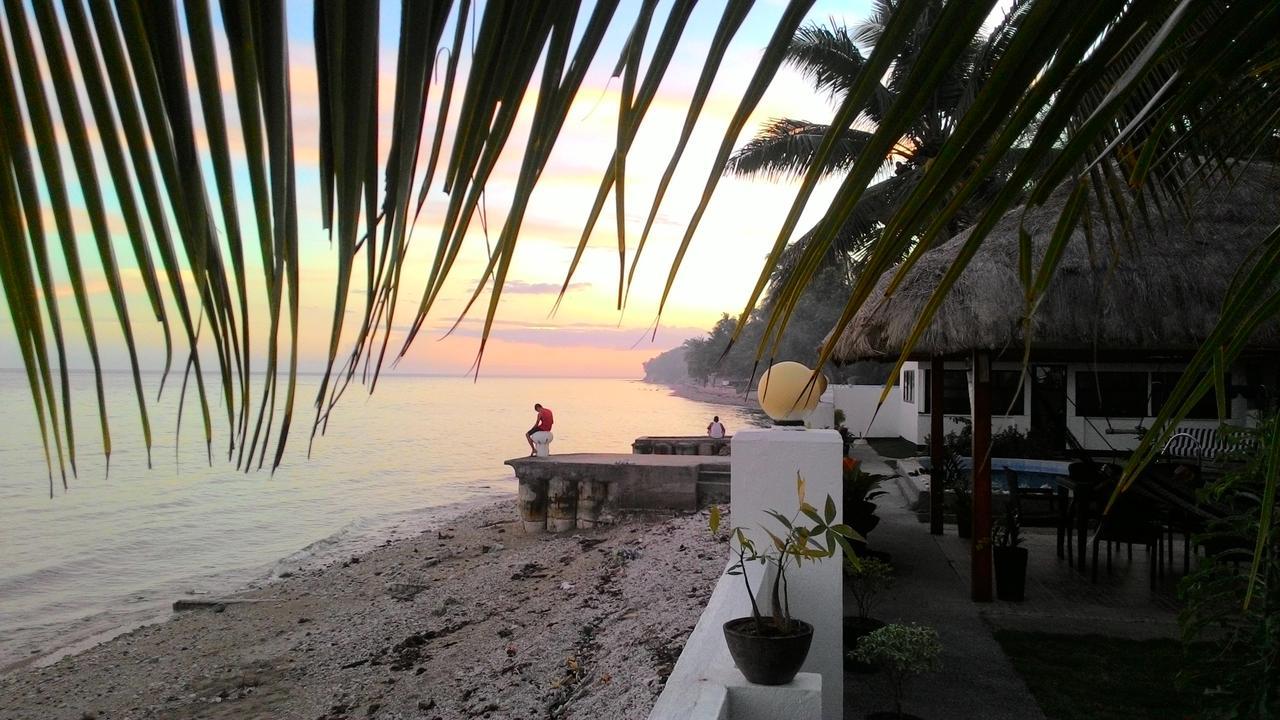 Bamboo Beachhouse Dormitory Garcia Hernandez ภายนอก รูปภาพ