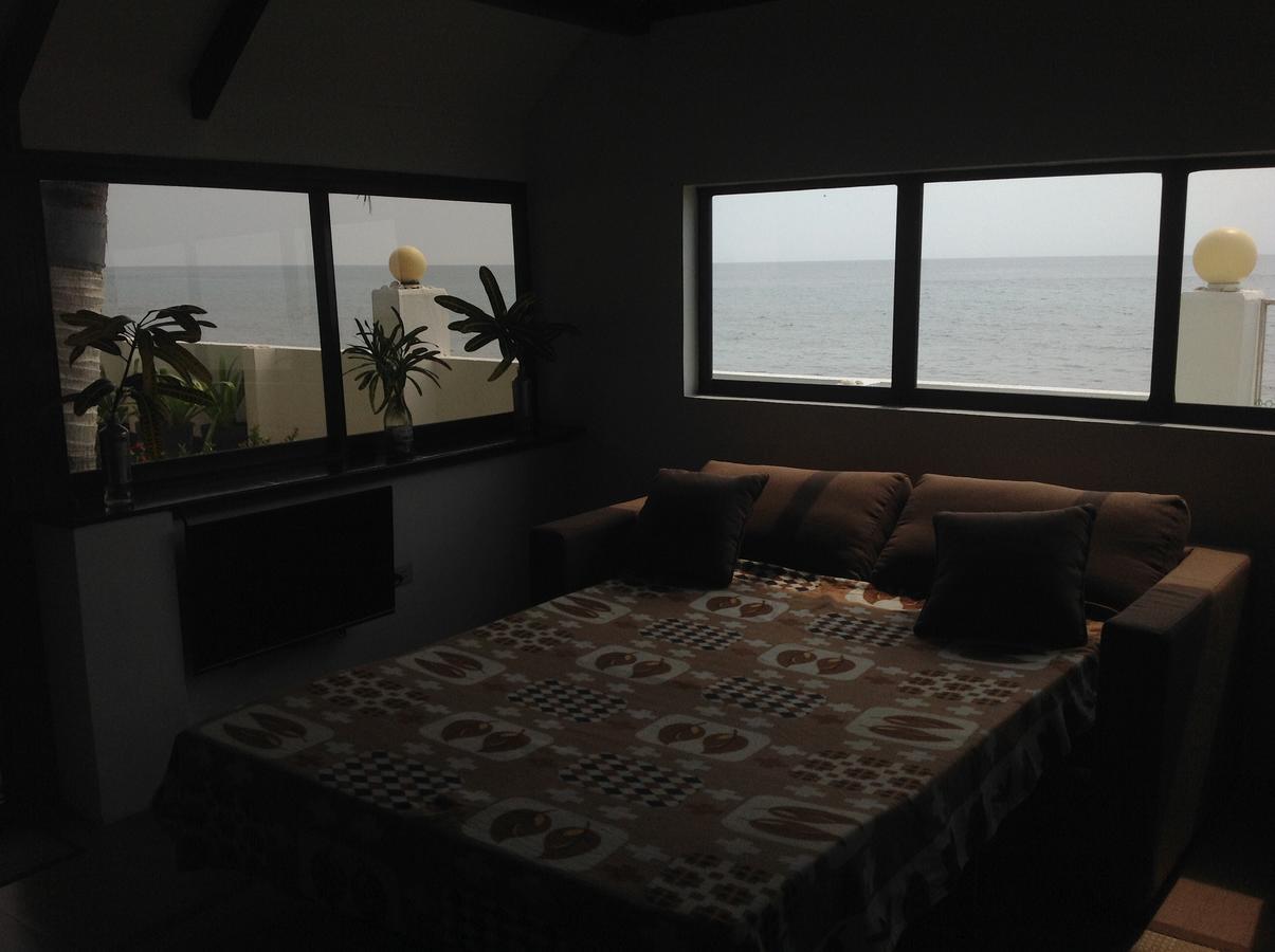 Bamboo Beachhouse Dormitory Garcia Hernandez ภายนอก รูปภาพ